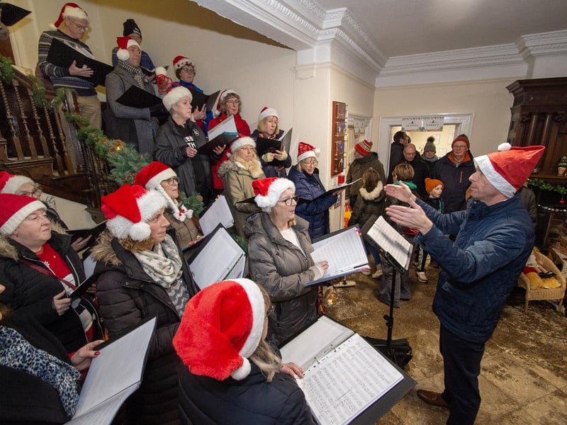Phollies perform during Lutterworth late night.