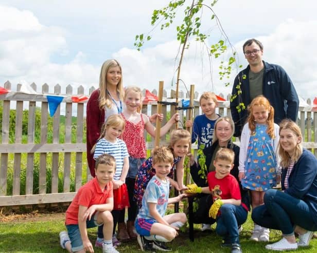 (L-R) Top row – Rhiannon Goode (co-ordinator at Wellesbourne CE Primary) and David March (head of environmental sustainability at Orbit). Bottom row – Chloe Curtis-Dunn (environmental coordinator at Orbit) and Jess Perry (co-ordinator at Wellesbourne CE Primary), with KS1 and KS2 school children.