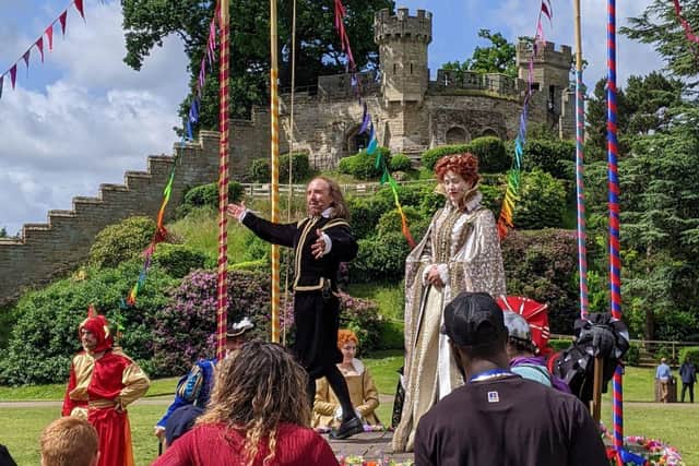 William Shakespeare with Queen Elizabeth I in the courtyard before the parade to the River Island arena. Photo by Kirstie Smith