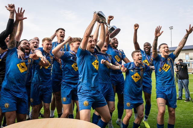 Leamington FC celebrate the playoff final victory.