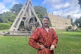 Warwick Castle's Guy de Beauchamp, the 10th Earl of Warwick, near the trebuchet. Photo by Warwick Castle