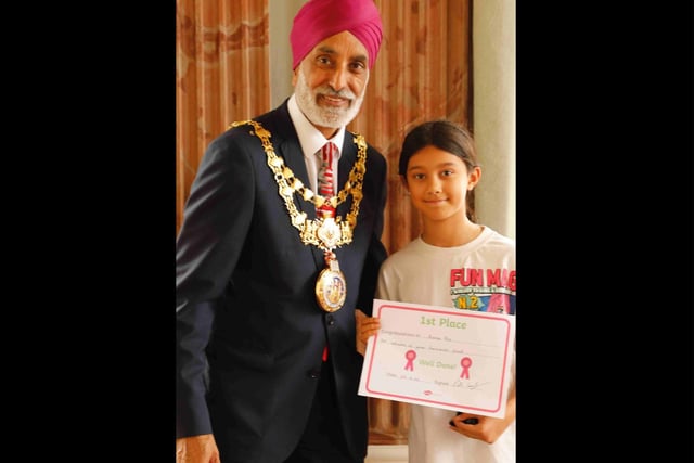 The Mayor of Warwick, Cllr Parminder Singh Birdi, who is President of the WHAS, with Anna Fox, the winner of the eight to 11 year-old category. Photo supplied