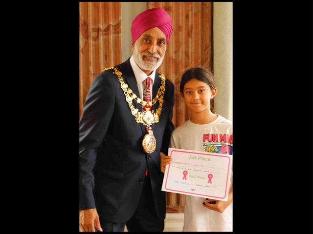 The Mayor of Warwick, Cllr Parminder Singh Birdi, who is President of the WHAS, with Anna Fox, the winner of the eight to 11 year-old category. Photo supplied