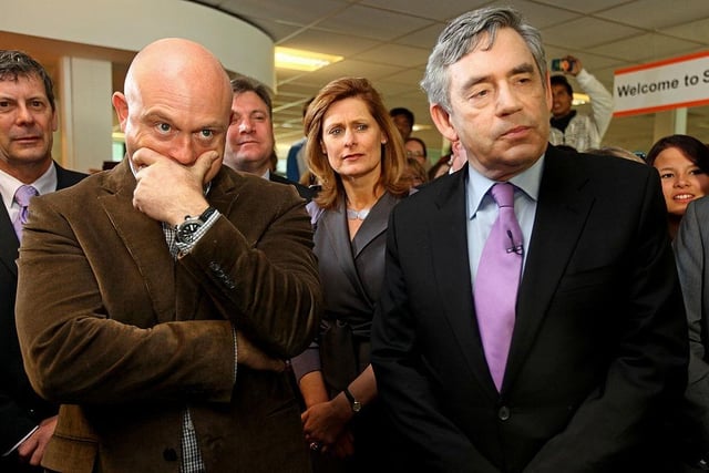Prime Minister Gordon Brown with his wife Sarah Brown and actor Ross Kemp (L) gives a speech to students and staff at Warwickshire University on May 4, 2010 in Leamington Spa.