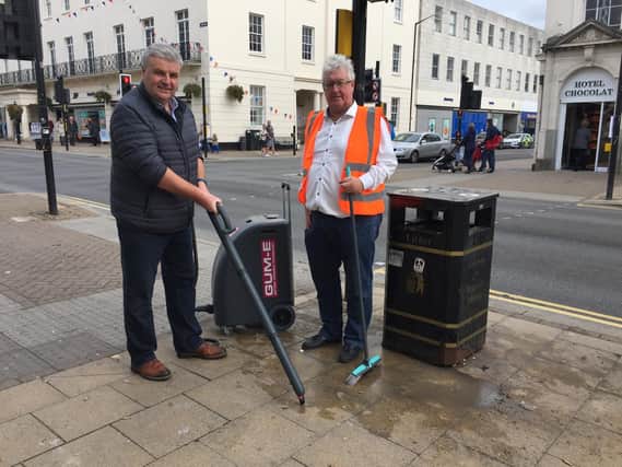 John Read of Clean Up Britain and Martin Whitbread of Steam-E demonstrate a Gum-E machine