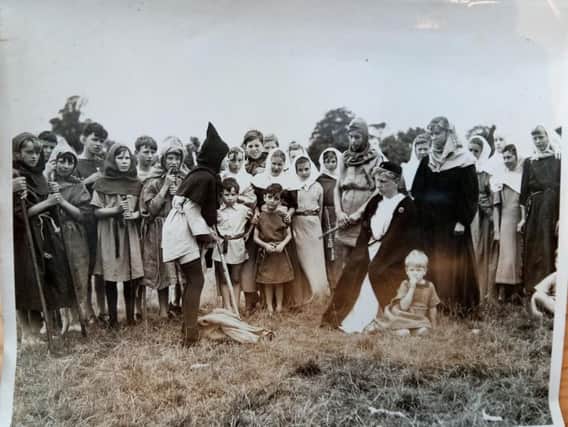 Schoolchildren at Dunchurch in about 1950
