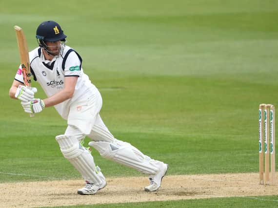 Dominic Sibley guided Warwickshire to a successful run chase at Notts.