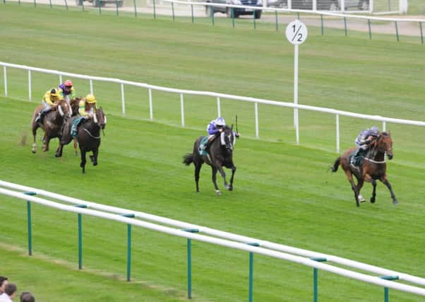 Fathstar and Richard Kingscote broke the course record when winning the six-furlong selling stakes. MHLC-21-08-13 Warwick races Aug60