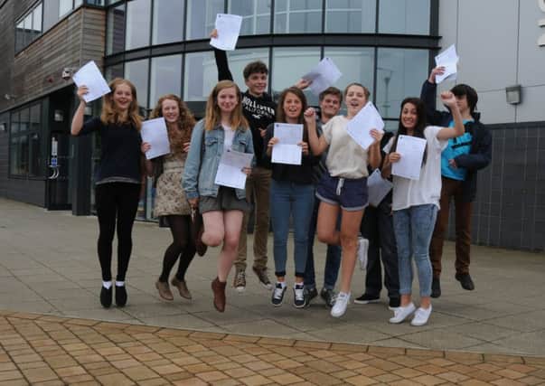 North Leamington School, GCSE results.
The high achievers.
MHLC-22-08-13 North Leam GCSE Aug61