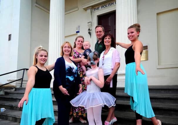 Leamington and Warwick Academy of Dance recently donated £1,500 to the Warwick and Leamington Foodbank raised through proceeds from a show they performed in July.
Pictured: Thara Harrison, Vivienne Kibble (Principle), Holly Swinton (Warwick & Leamington Food Bank), Conrad Swinton, Rebecca Jeffries, Gavin Kibble (Coventry Food Bank), Katherine Knight (Principle) & Catherine Hallam.