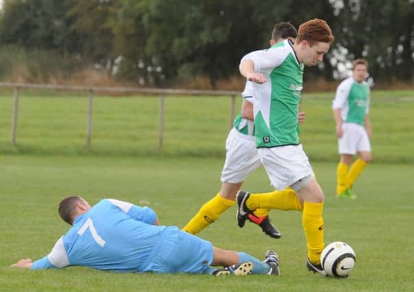 Andy Yeates scored twice from the spot as Hibs beat Rostance Edwards.