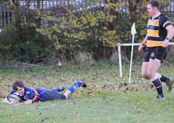 Ryan Byrne scores the crucial try as Leamington overturned a ten-point deficit to beat Dunlop. Picture: Gina Ruyssevelt