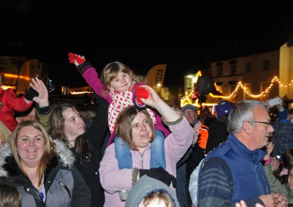 Warwick Victorian evening
Switching on the Christmas lights.
MHLC-27-11-14 victorian ngt NNL-141127-224914009