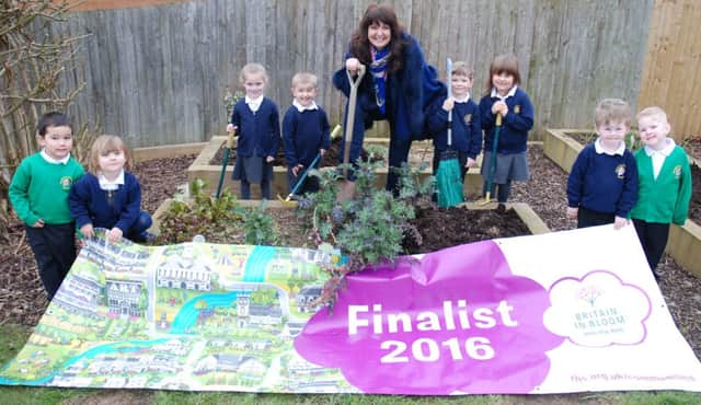 Cllr Lisa Parker, Rugby Borough Council portfolio holder for sustainable environment, and pupils at Brownsover Community School start sowing the seeds for Britain in Bloom success. NNL-160316-094904001