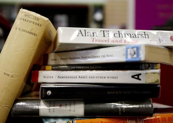 Library books EMN-161003-162039001