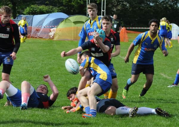 Action from a game between O.L's and Kenilworth (yellow and blue).
MHLC-16-05-15 Rugby4Heroes NNL-150528-113205001