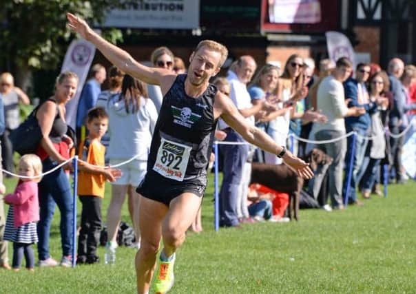 Rich Simkiss showboats his way to Stratford Big 10k success. Picture: yourraceday.co.uk