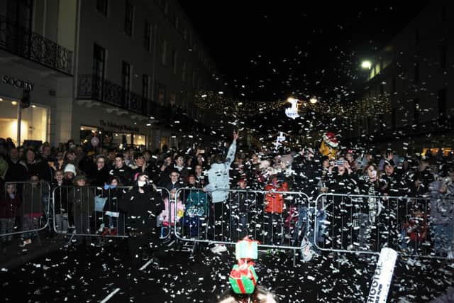 Leamington Lights switch onMHLC-20-11-16 Leamington Christmas Lights NNL-161120-212834009