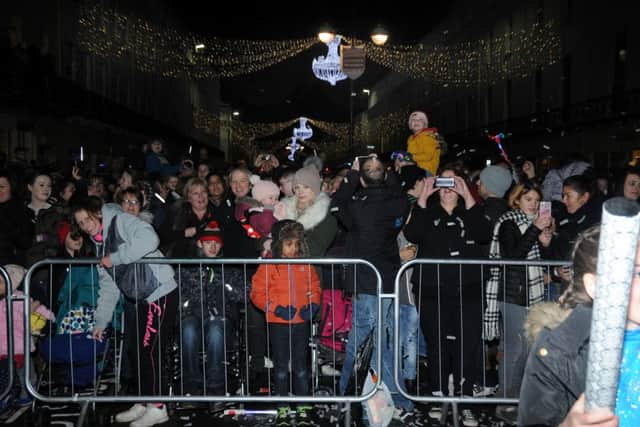 Leamington Lights switch onMHLC-20-11-16 Leamington Christmas Lights NNL-161120-212846009