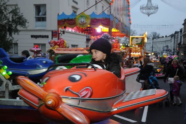 Leamington Lights switch onMHLC-20-11-16 Leamington Christmas Lights NNL-161120-213015009