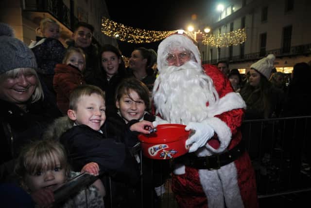 Leamington Lights switch onMHLC-20-11-16 Leamington Christmas Lights NNL-161120-213040009