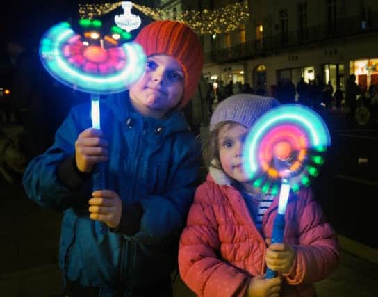 Leamington Lights switch onConnor 6 and Imogen 3.MHLC-20-11-16 Leamington Christmas Lights NNL-161120-213055009