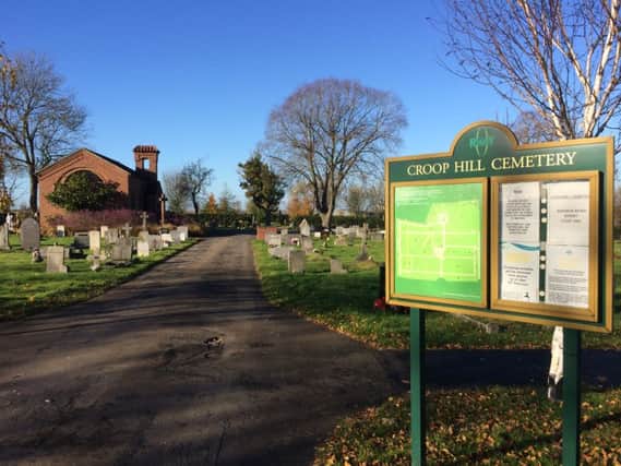 Croop Hill Cemetery, Rugby NNL-161128-120106001