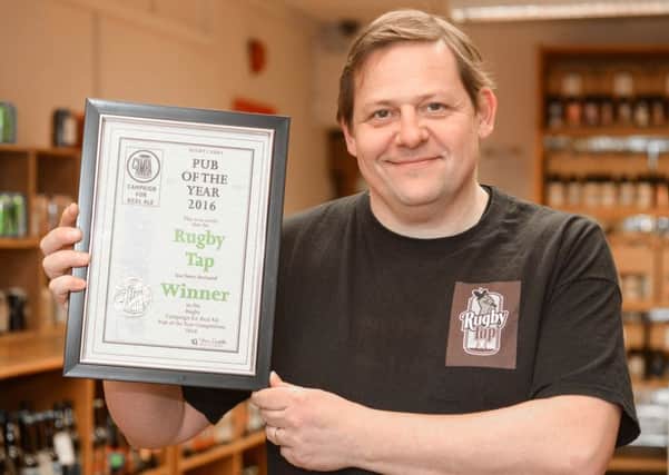 Colin Arthur with his pub of the year award NNL-170130-122627001