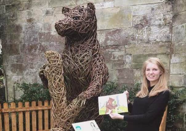 Tabitha Rean with  the Willow Bear at Warwick Castle and her illustration of the sculpture. h_HkpcFYaJC_7D9KD3V9