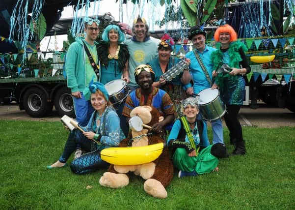 The Sambassadors of Grove.
MHLC-30-06-17-Kenilworth Carnival NNL-170207-000106009