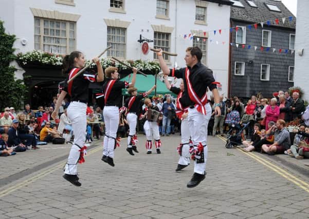 Pictures of the various things happening in warwick town centre for the Warwick Folk Festival.
Outside the Rose and Crown.
mhlc-29-07-17-warwickfolkfestival NNL-170729-210920009